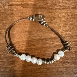 VINTAGE SILPADA FRESHWATER PEARL/STERLING SILVER/LEATHER BRACELET
